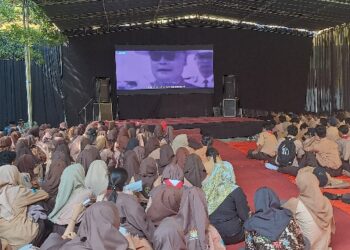 SMK PGRI 1,3 Sidoarjo Nobar Film Pemberontakan G 30 S PKI