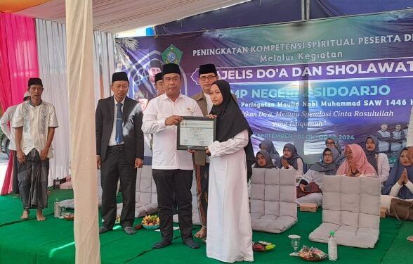 11 Siswa Tahfidz SMP Negeri 2 Sidoarjo, Terima Sertifikat dari Pjs Bupati Sidoarjo
