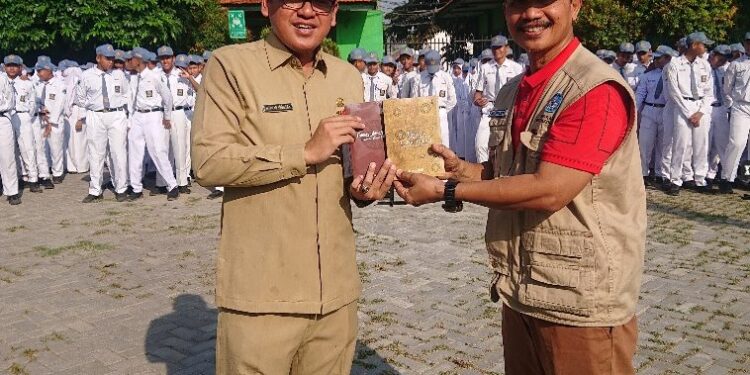 SMAN 1 Krembung Motivasi Siswa dengan Hadirkan Alumni Sukses