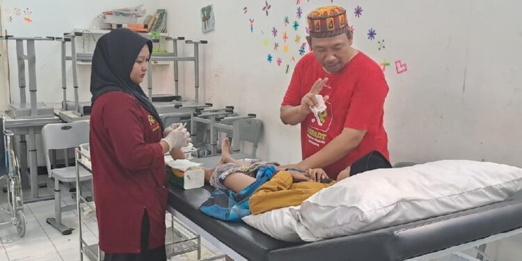SMP Sepuluh Nopember Sidoarjo Gelar Khitanan Massal