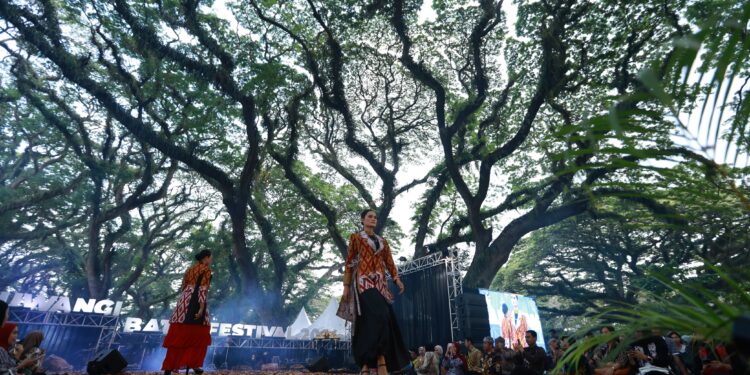 20 Pembatik Suguhkan Batik Terbaik di Banyuwangi Batik Festival