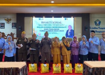 Menenang Hasa Pahlawan, SMAN 1 Wonoayu Berikan Baksos Pada Veteran