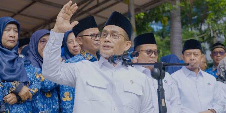 Peringati Hari Guru, Wamenag Upayakan Sertifikasi Guru Tuntas dalam Dua Tahun