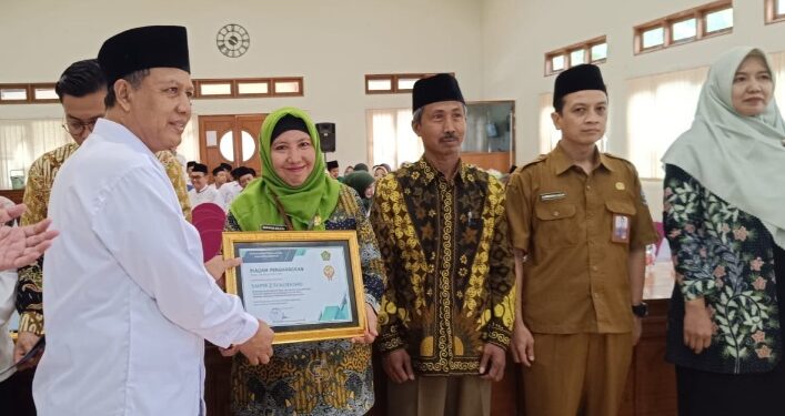 SMP Negeri 2 Sukodono Raih SMB dan SRC dari Kemenag Sidoarjo