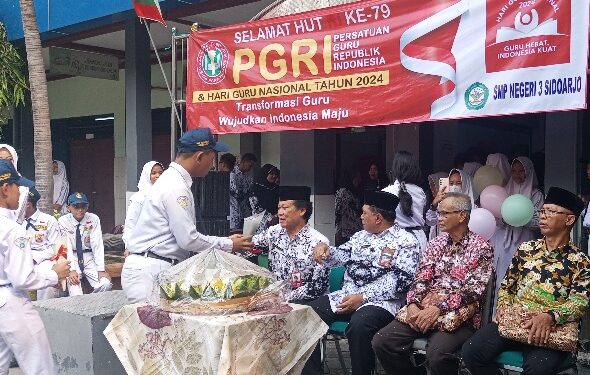HGN 2024 di SMP Negeri 3 Sidoarjo Penuh Keharuan dan Bermakna.