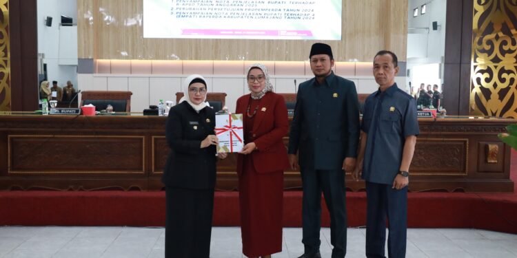 Rapat Paripurna DPRD, Pj. Bupati Lumajang Ajukan 4 Raperda