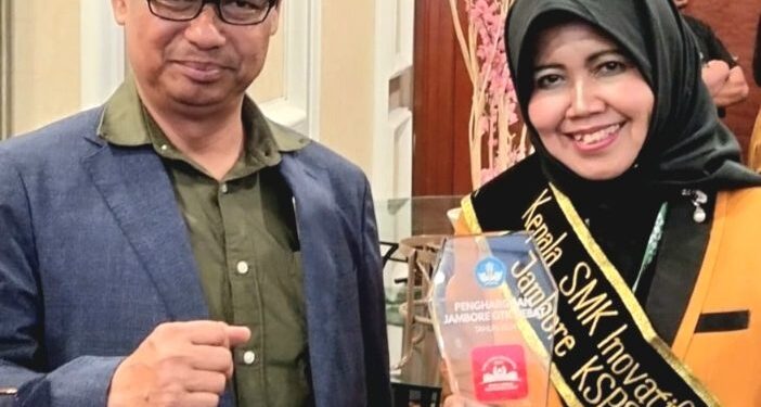 Direktur KSPSTK, Beri Apresiasi Kepada Kasek SMKN 2 Buduran sebagai GTK Hebat Nasional 2024