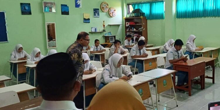 Sekitar 150 anggota AGSI (Asosiasi Guru Sejarah Indonesia) Tingkat SMA Jatim Ikuti Uji Kompetensi