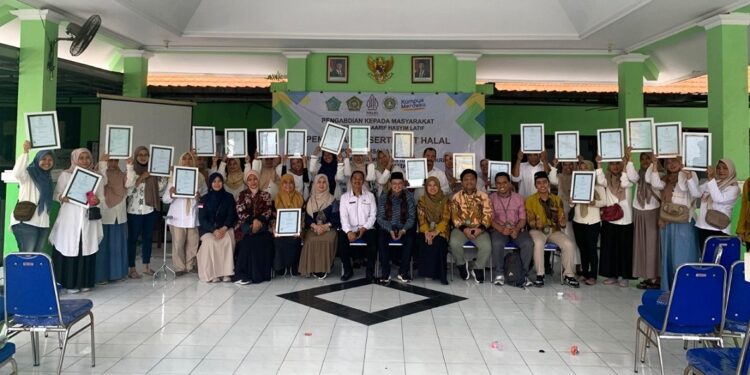 35 Pelaku UMKM Menerima Sertifikat Halal dari UMAHA
