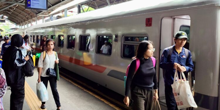 167.733 Tiket Kereta Api di Daop 8 Surabaya Terpesan Selama Nataru 2024/2025