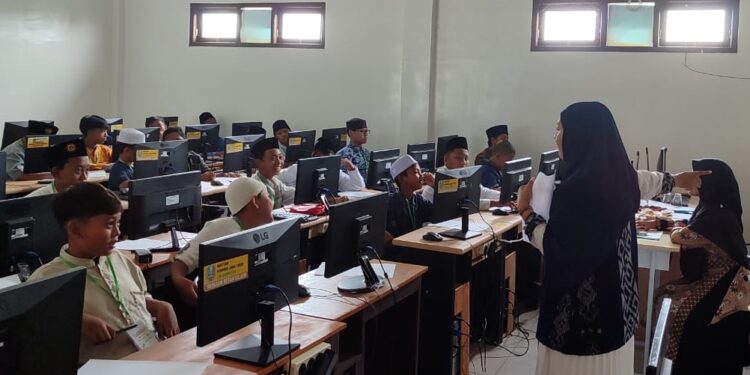 Dikbud Tunjuk SMPN 1 Sidoarjo Jadi Pilot Project Penerapan Program Coding dan AI