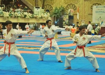 SMAN 1 Tarik Raih 10 Medali Ajang Karate Internasional Unesa Rektor Cup II 2024