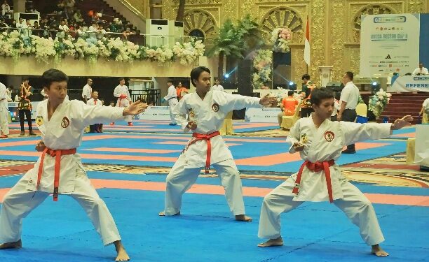 SMAN 1 Tarik Raih 10 Medali Ajang Karate Internasional Unesa Rektor Cup II 2024
