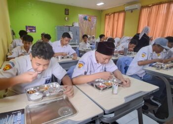 1.150 Siswa SMAMDA Sidoarjo Menikmati Makan Gratis dari Pemerintah