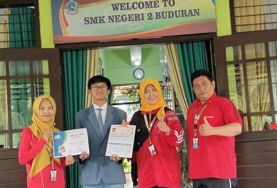 Strategi Raih Skor TOEIC 970 Ala Firaas Siswa SMK Negeri 2 Buduran