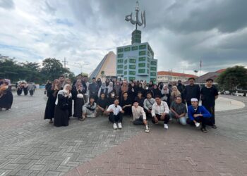 Mahasiswa Prodi S1 Manajemen UMAHA Lakukan Perjalanan Edukatif dan Spiritual ke Makam Tokoh NU