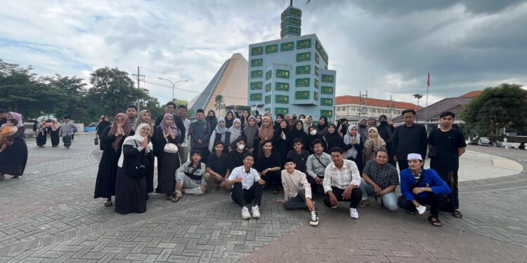 Mahasiswa Prodi S1 Manajemen UMAHA Lakukan Perjalanan Edukatif dan Spiritual ke Makam Tokoh NU