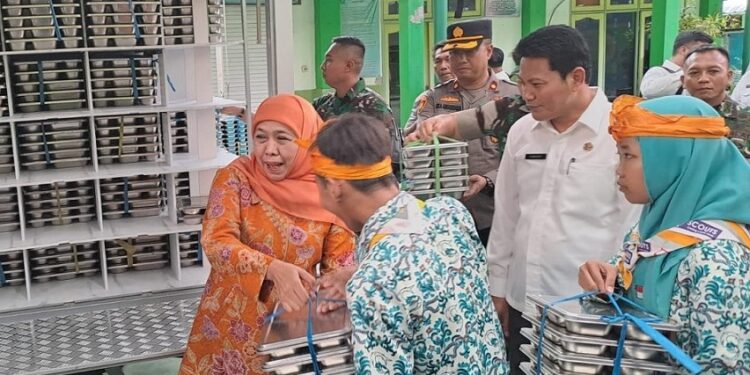 Pelaksanaan MBG di SMPN1 Candi Dapat Apresiasi dari Khofifah dan Plt Bupati Subandi