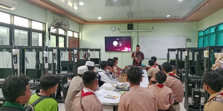 Ratusan Siswa Dari 30 SMP Ikuti Gelar Vocational Visit 2025 SMK YPM 1 Taman