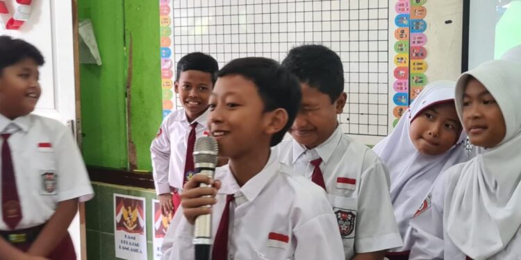 Siswa SDN Anggaswangi 2 Sukodono Tidak ‘Minder Ngomong’ di Depan Umum