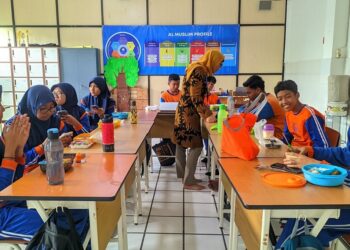 SMP Al Muslim Bersama CheNECE Unair Peringati Hari Gizi Nasional