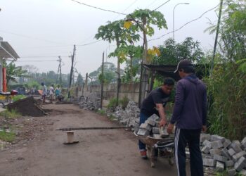 Jalan Rusak, Warga Sepanjang Indah Galang Rp 270 Juta untuk Pavingisasi