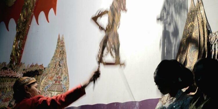 Lestarikan Seni Budaya, Pemkab Sidoarjo Gelar Wayang Kulit