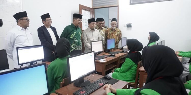 Ujian Akhir Nasional Pendidikan Diniyah Formal 2025 Gunakan Aksara Pegon