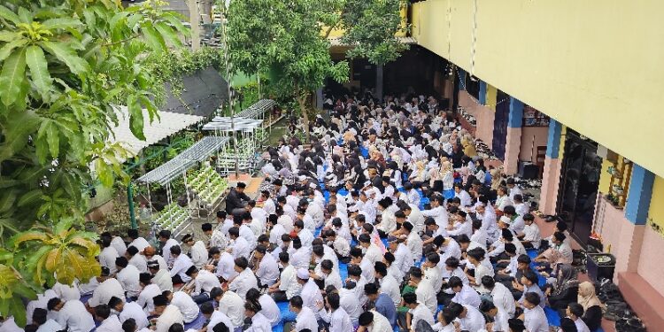 SMP PGRI 9 Sidoarjo Peringati Isra’ Mi’raj, Hingga Berbagi 2000 Nasi Bungkus Gratis