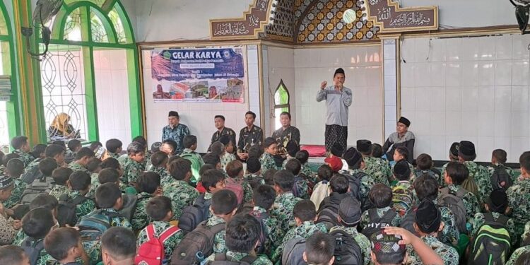 Puncak ODL SDN Dukuh Tengah, Kunjungi Ponpes Al Hamdaniyah dan Situs Candi Pari