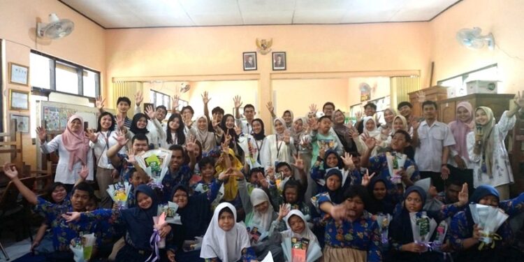 Gen Pelajar Bersama Siswa SLB Dharma Wanita Sidoarjo Kembangkan Potensi