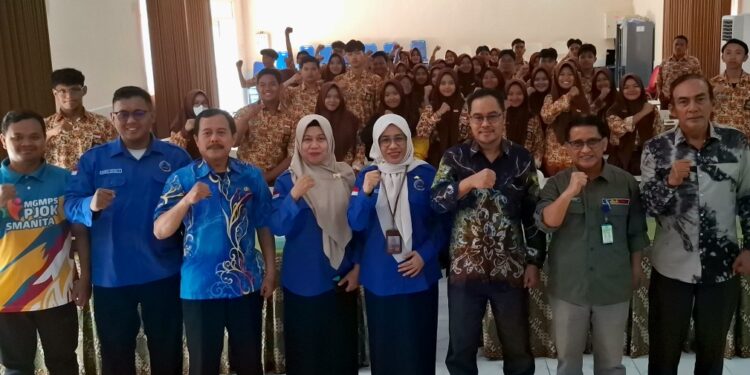 Program Goes to School Dispendukcapil, Kini Giliran Siswa SMA Negeri 1 Taman.