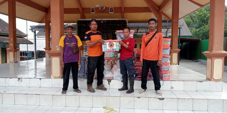 Warga Terdampak Cuaca Ekstrem Terima Bantuan dari BPBD Lumajang