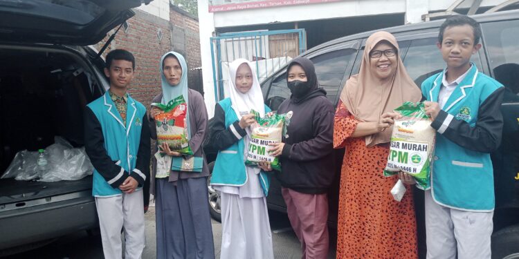 Masyarakat Manfaatkan Pasar Murah dan Pengobatan Gratis YPM di Bohar Taman