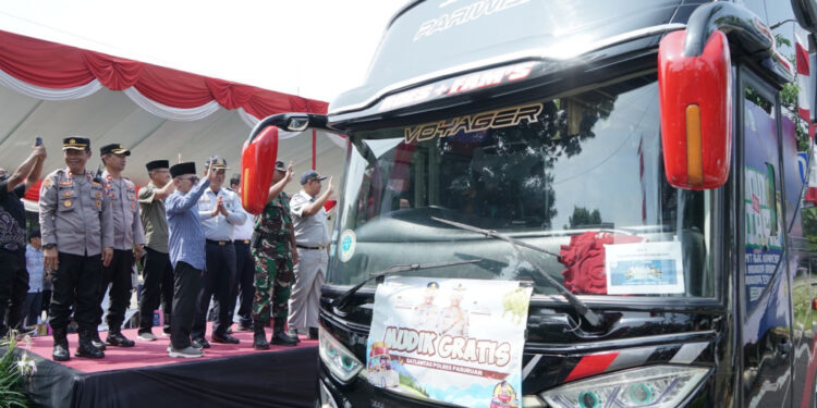 Wabup Pasuruan, Shobih Asrori Berangkatkan Ratusan Pemudik