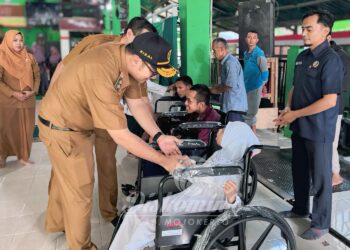 Wabup Rizal Serahkan 2.220 Kg Bantuan Beras Pada 5 LKSA