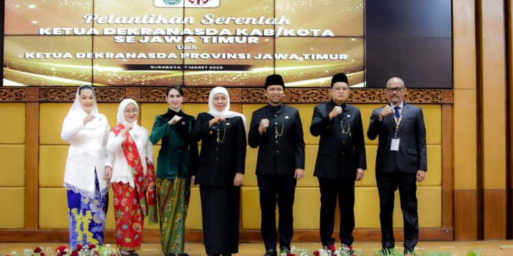 Arumi Baschin Lantik Dewi Natalia Yudha Adji Sebagai Ketua Dekranasda Lumajang