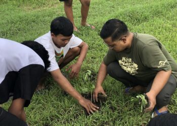 Peringati Nuzulul Qur’an dan Hari Hutan Sedunia, SMK YPM 7 Tarik Lakukan Aksi Tanam Pohon