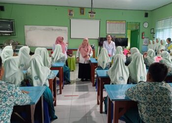 Siswa SMP Negeri 2 Sukodono Diajari Membuat Ecoprint