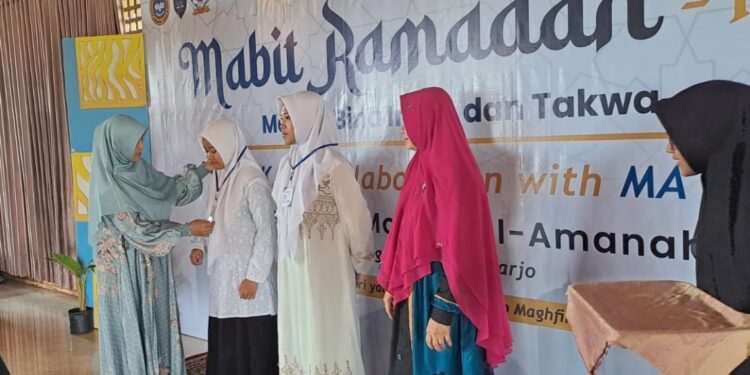 850 Siswa SMA Negeri 1 Krian Lakukan ‘Mabit Ramadhan’ di Ponpes Al Amanah Junwangi