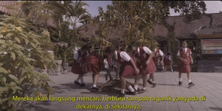 Patriot Desa dan Siswa SD Negeri 2 Guwang