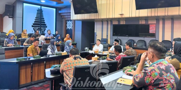 Wujudkan Pelayanan Optimal, Bupati Mojokerto Gelar Monev UHC Prioritas