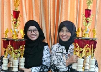 Kasek dan Guru SMK Negeri 2 Buduran Juara I Lomba AIP 2025