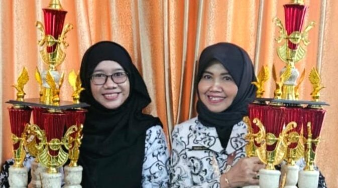 Kasek dan Guru SMK Negeri 2 Buduran Juara I Lomba AIP 2025
