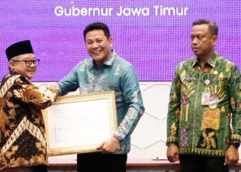 Menteri Pendidikan Beri Penghargaan UKBI Tingkat Nasional Kepada Kabupaten Sidoarjo