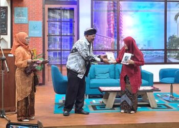 Peringati Hari Kartini, PGRI Jatim Beri Penghargaan dan Launching Buku
