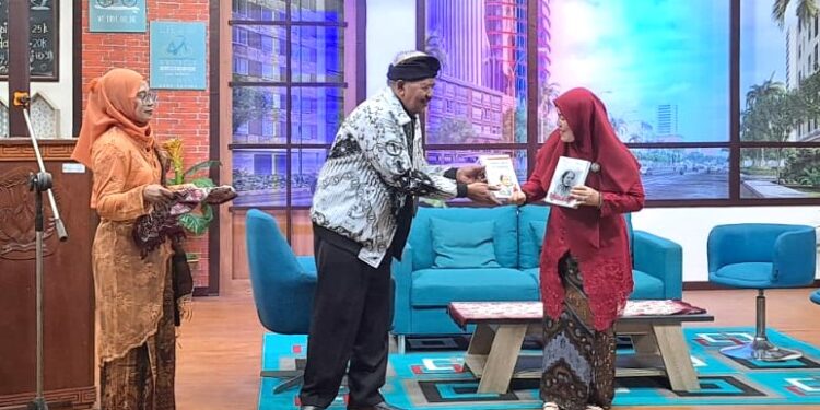 Peringati Hari Kartini, PGRI Jatim Beri Penghargaan dan Launching Buku