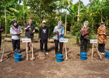 Pemkab Lumajang Bantu Petani Kuasai Budidaya Durian