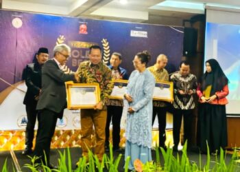 Gerakan Dikbud Dapat “The Best Inspiring Leader of Change and Professional Figure of the Year”