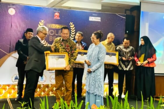 Gerakan Dikbud Dapat “The Best Inspiring Leader of Change and Professional Figure of the Year”